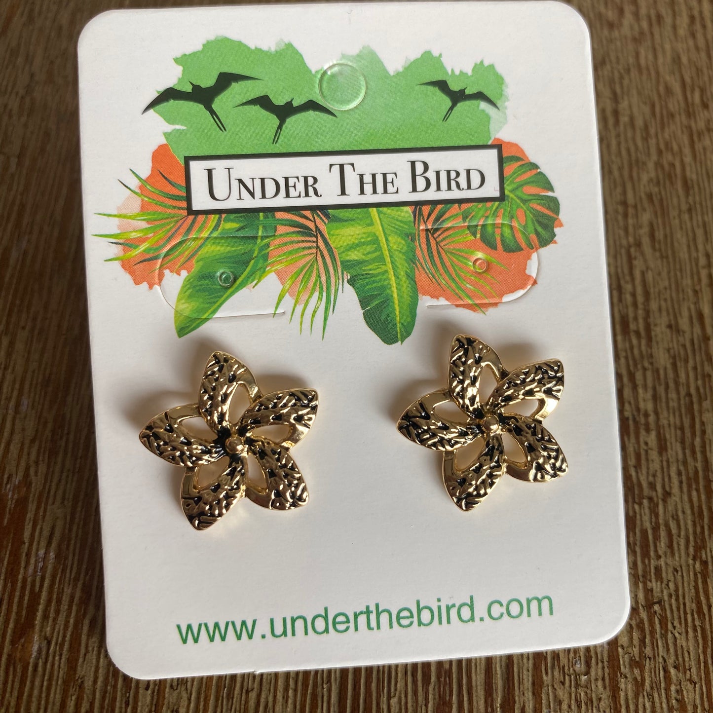 Kuini Pua Elei Stud Earrings